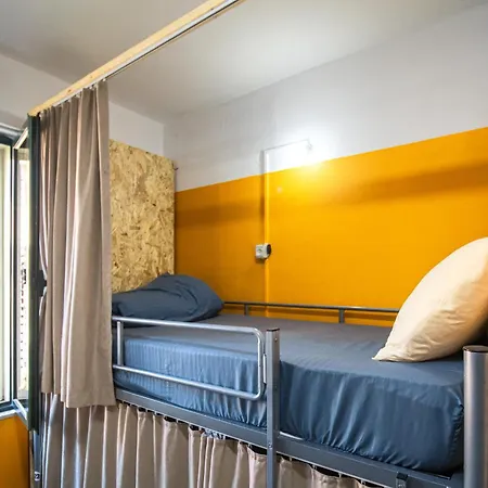 & Day Tours 旅馆 *