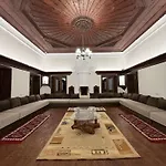 Albergue & Day Tours *