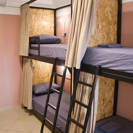 & Day Tours 旅馆 *