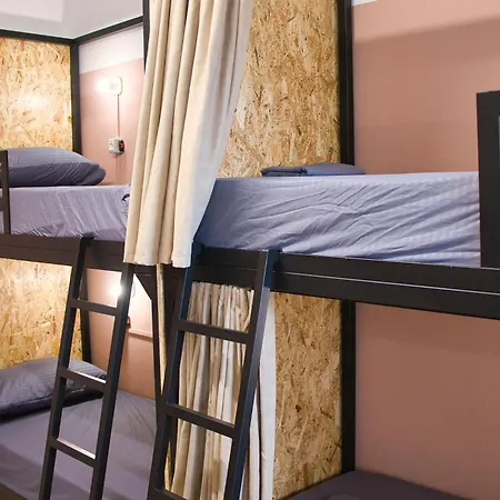 & Day Tours 旅馆 *