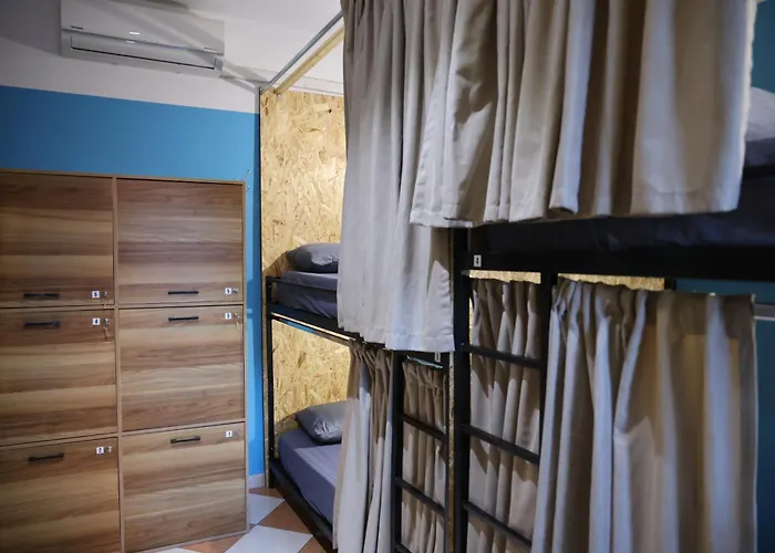 & Day Tours Hostal *