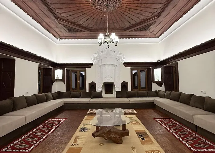 Hostal & Day Tours *